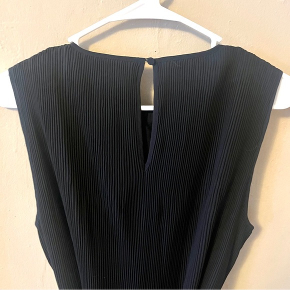 🏷️ Abercrombie & Fitch black pleated sleeveless mini dress with waist tie belt - Picture 15 of 17